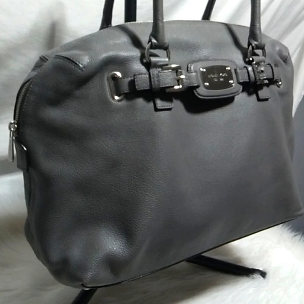 Michael Kors Extra Large Duffle Bag Tote Carry On Bag Gently Used - Picture 3 of 16